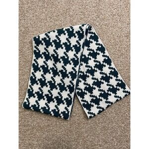 Berkshire Fashions Womens OS Knitted Infinity Winter Scarf Green White Geometric